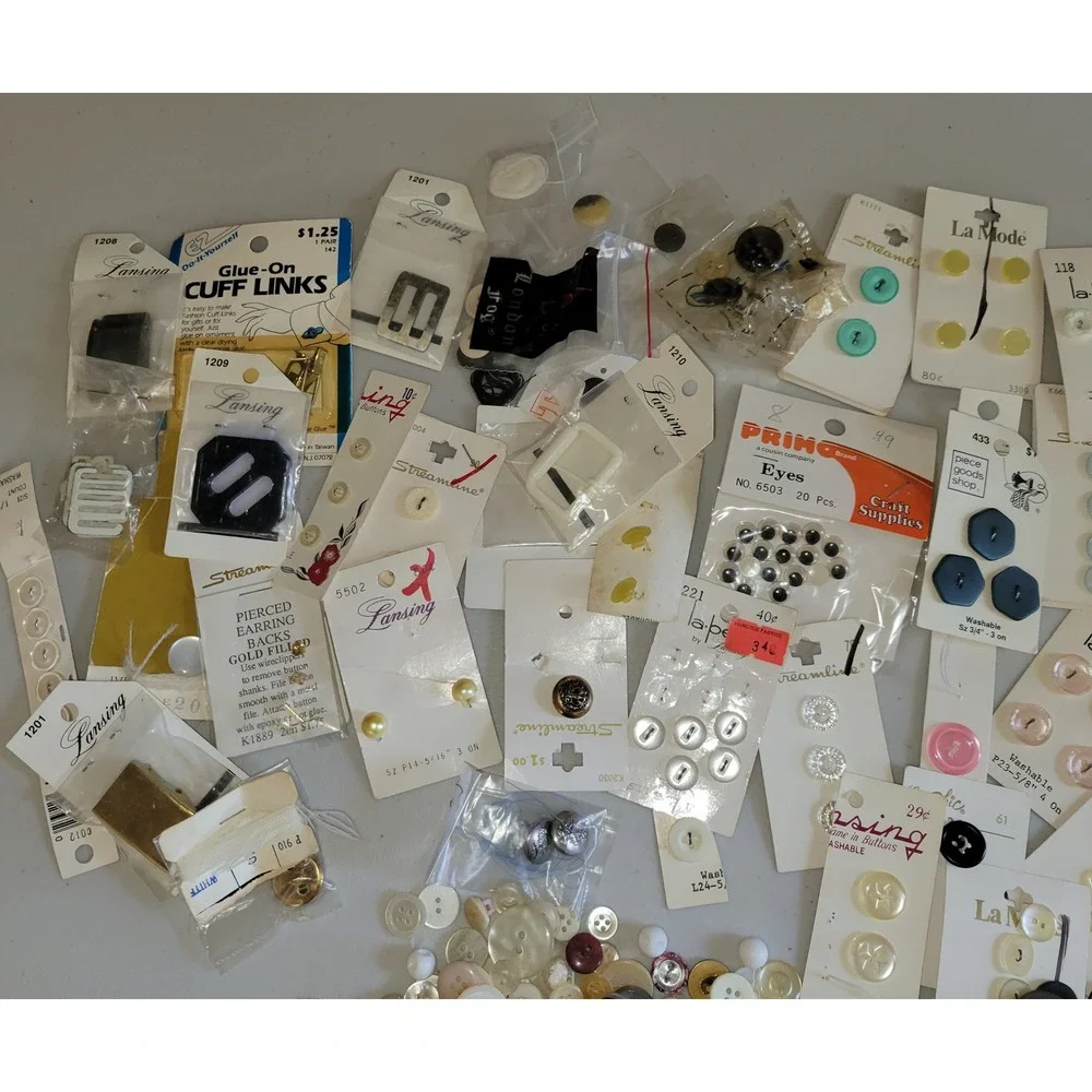 Vintage Button‎ Lot Bulk Mixed...Over 2lbs